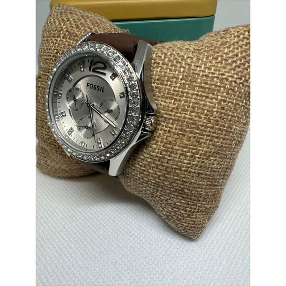 Fossil Riley ES3202 Women's Brown Leather Analog Silver Dial Quartz Watch YAY38 - Picture 2 of 9